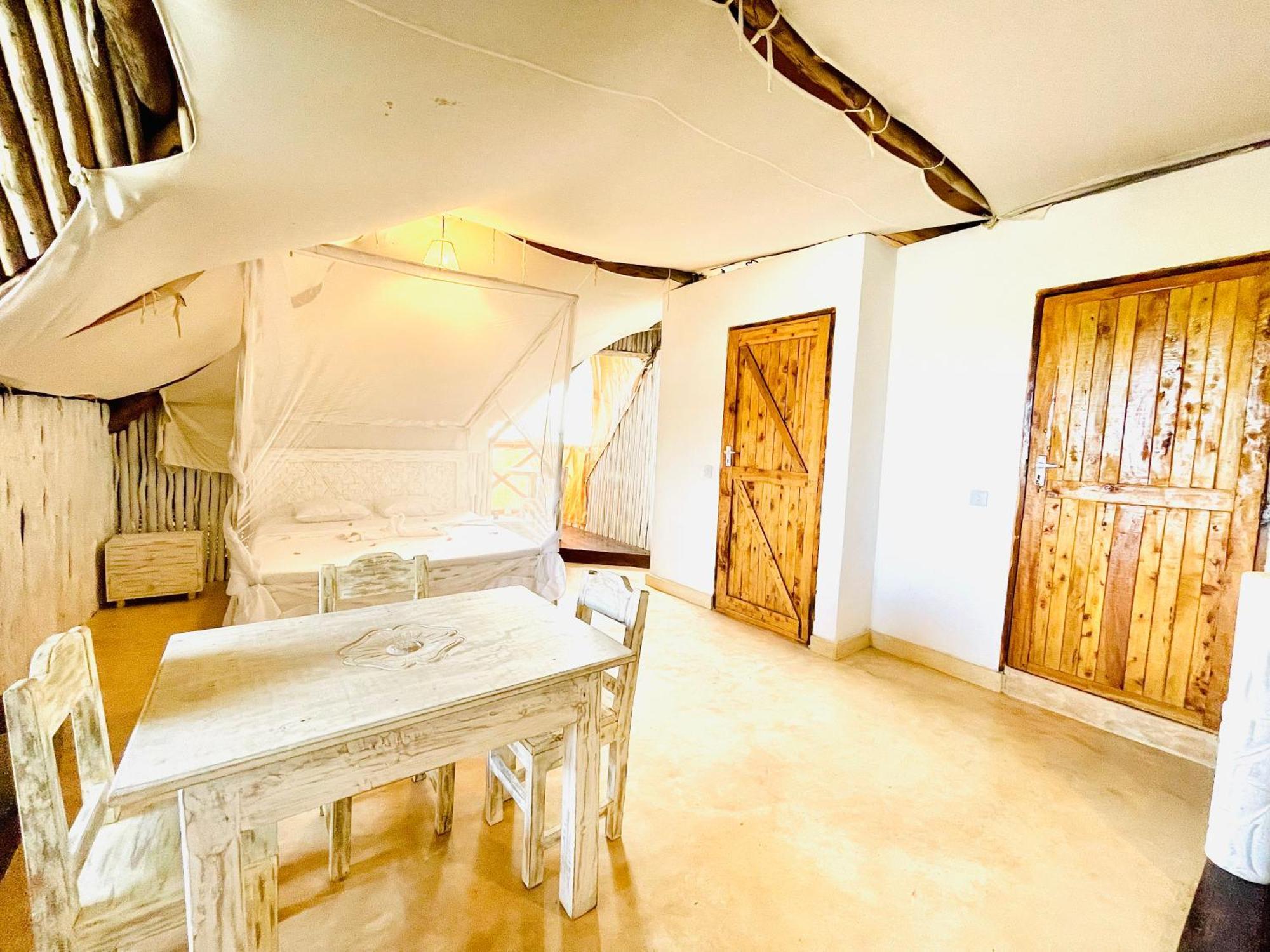 Bed and Breakfast Nyumba Ya Afrika Ватаму Екстер'єр фото